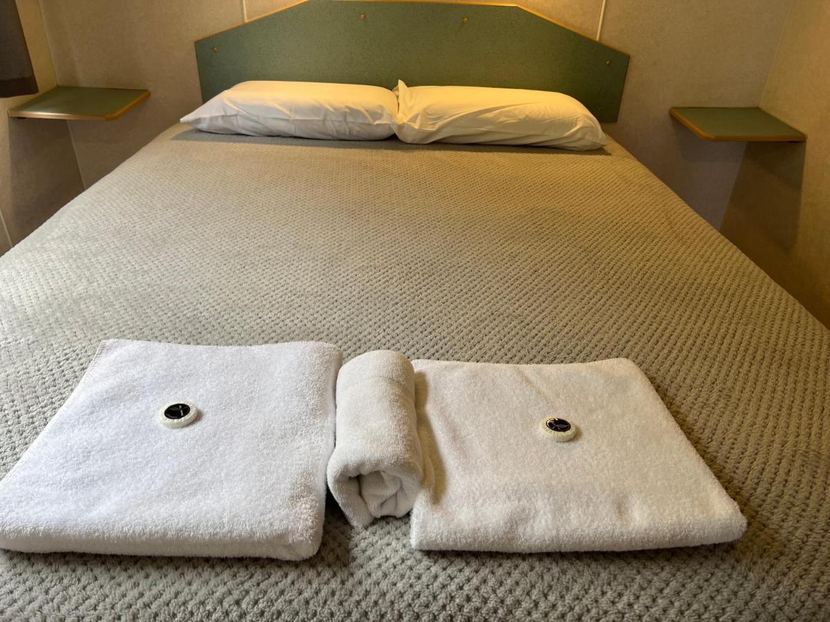 Lakes Main Holiday Park 莱克斯恩特伦斯 外观 照片